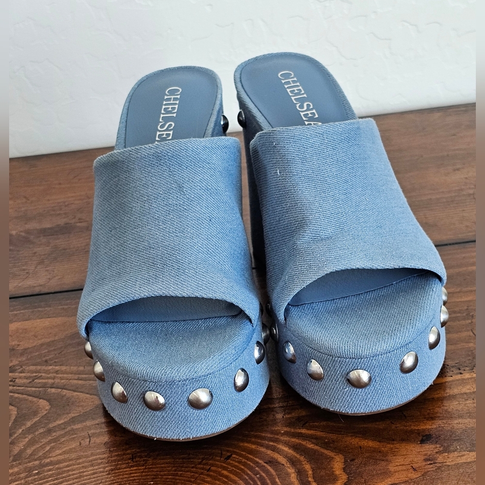 Chelsea & Violet Blue Denim Studded Clogs Shoes Women's Size 9 NWOB
